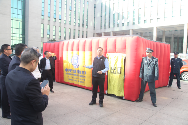 市住房公积金中心参加中原银行办公区消防安全逃生演练活动